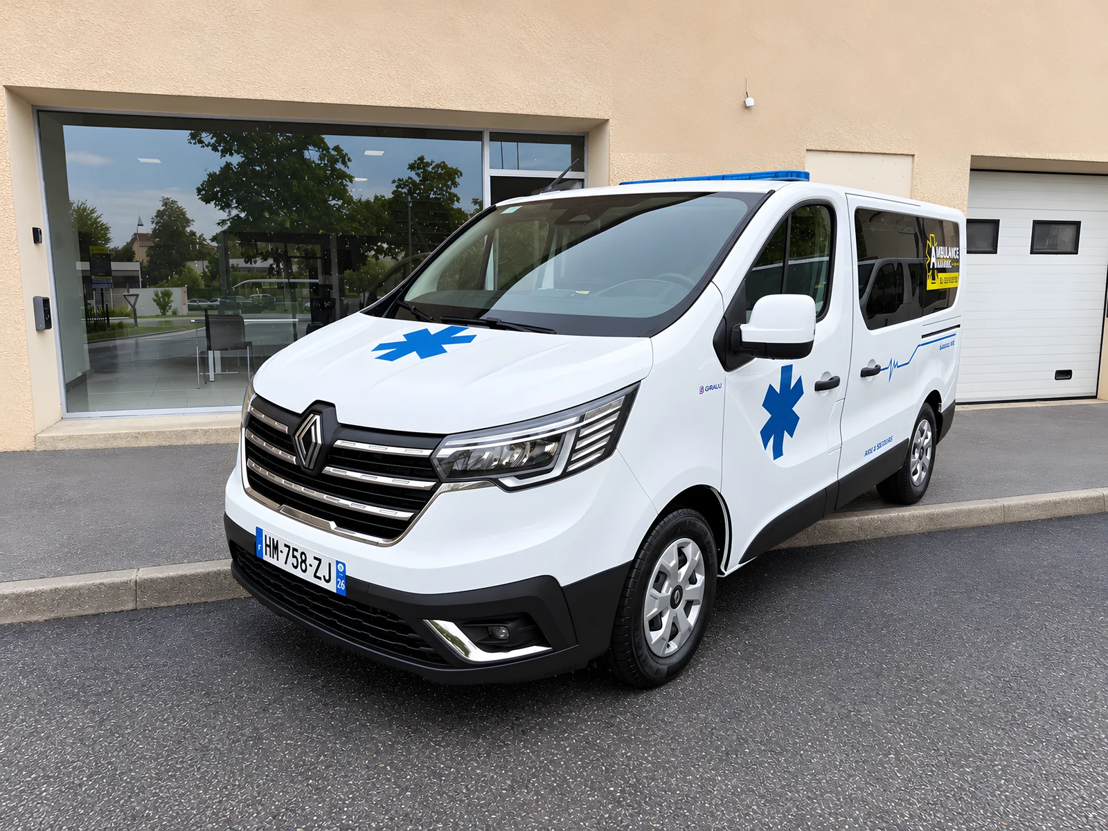 Ambulance Renault Trafic d'Ambulance Dromoise, transport sanitaire à Tain-l'Hermitage