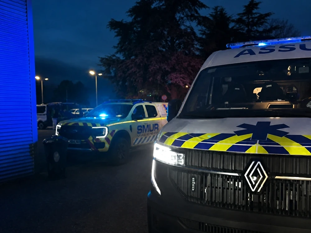 Ambulance de secours ASSU d'Ambulance Dromoise en intervention de nuit